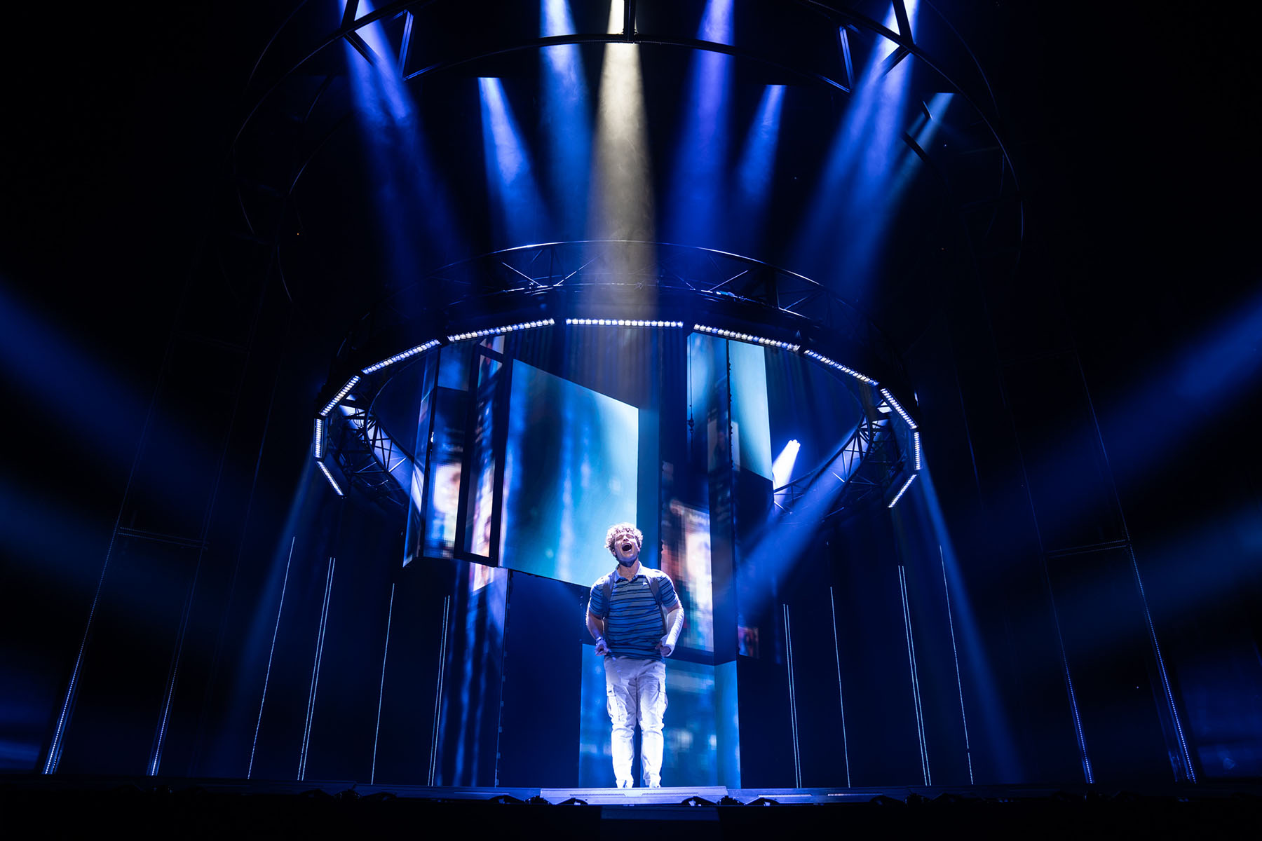 Robe Gearhouse Splitbeam STUART BROWN AS EVAN HANSEN photo Daniel Rutland Manners
