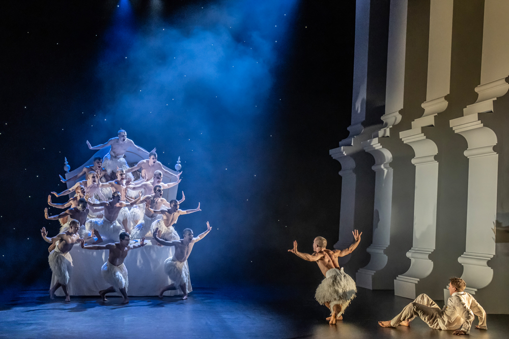 SwanLakeUKTour25_Photo-by-Johan Persson-(7)