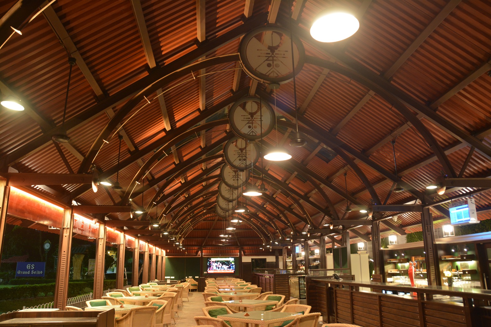 K-LiTE enhances the evening ambience at Tolly Club’s open-air resto-bar in Kolkata