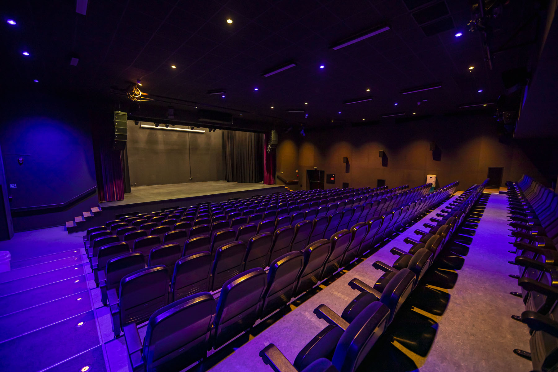 Anolis-Rakkestad-Theatre-rak051216344