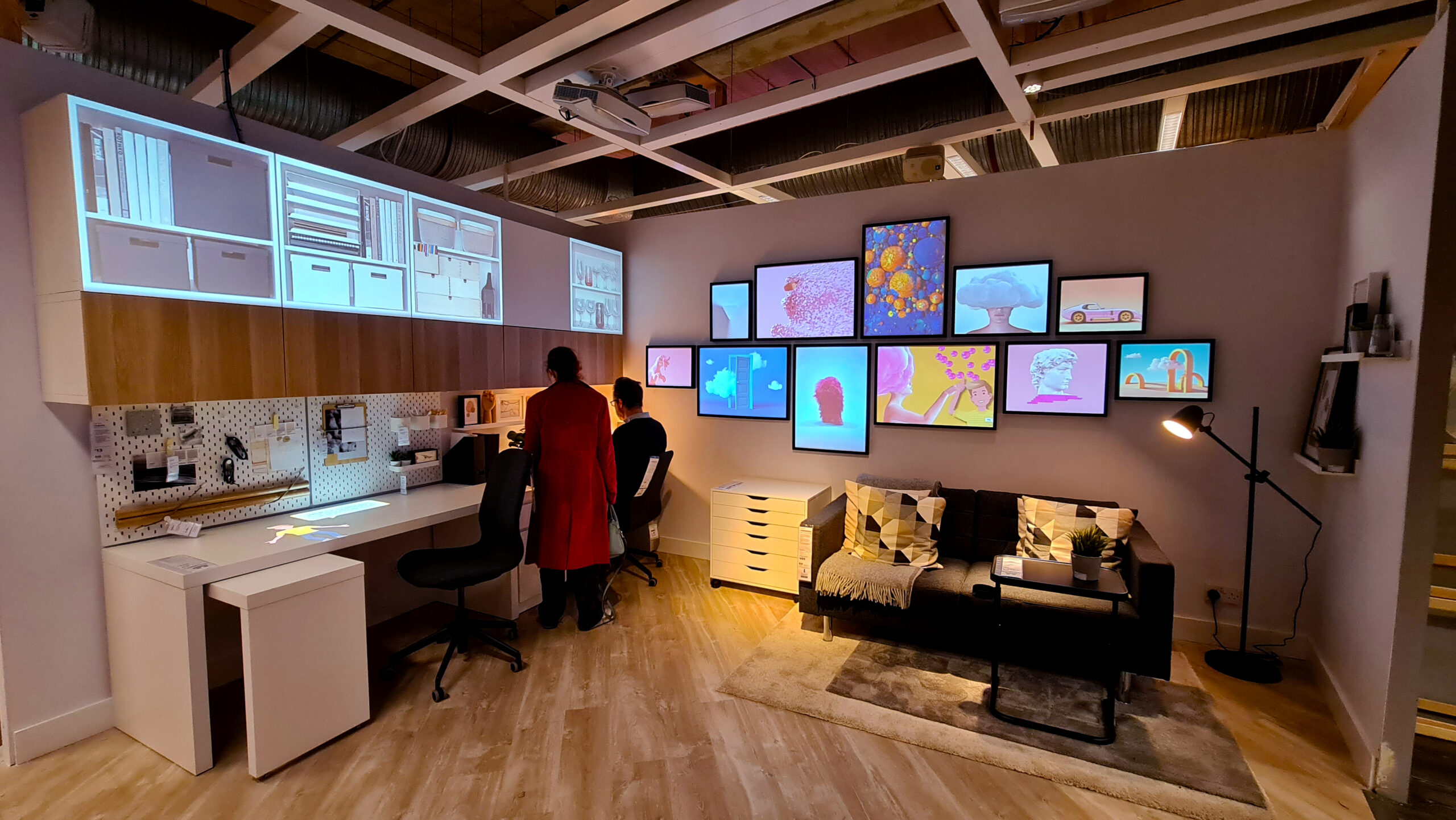 Art-Wall-Area-with-Customers